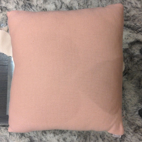 Bouclair bunny ears and tail accent pillow - Picture 3 of 3